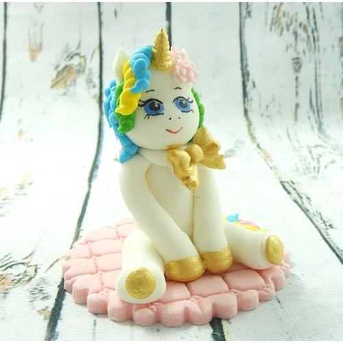 Figurka cukrowa ozdoba na tort jednorożec dekoracje urodzinowe unicorn tęczowy
